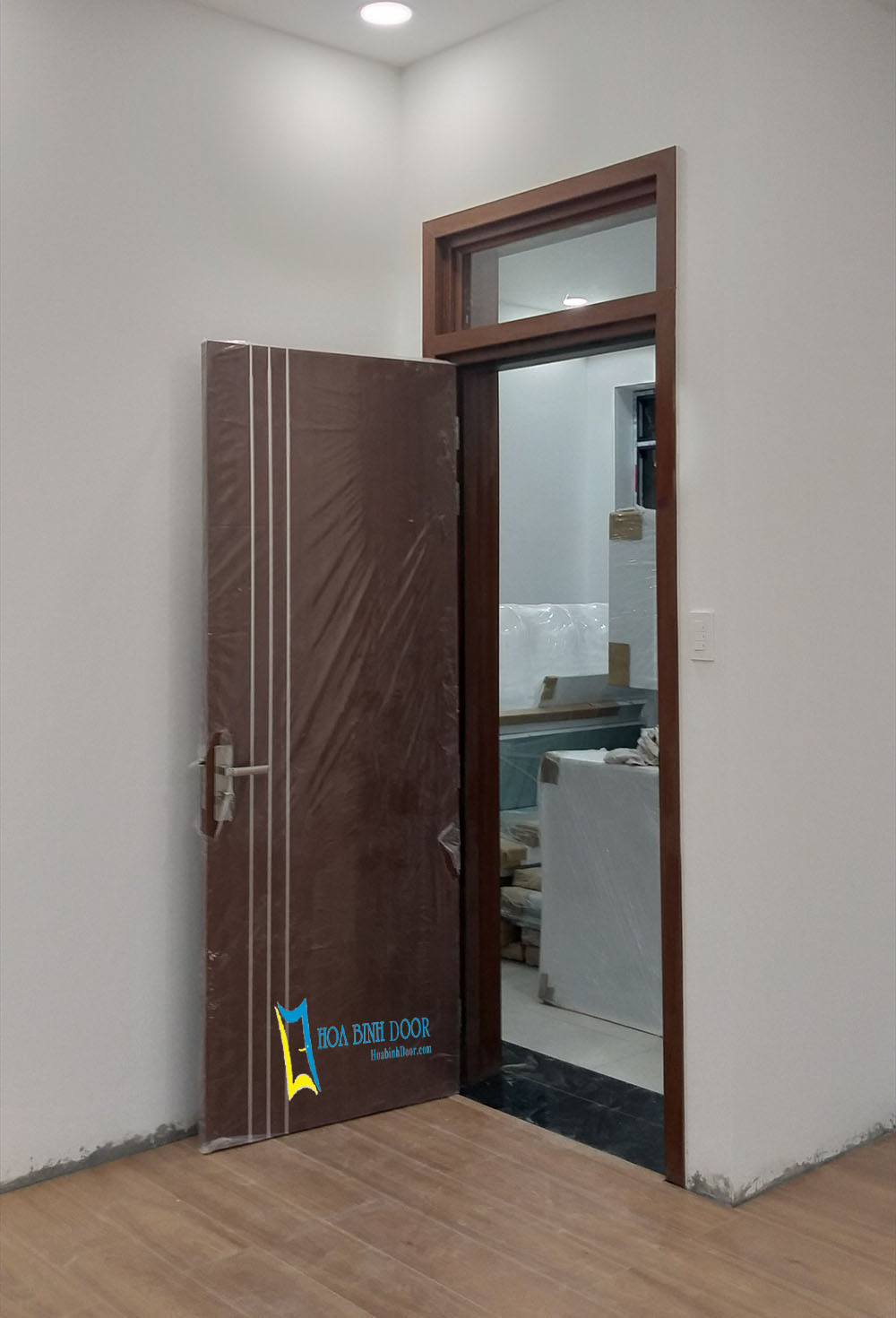 Hình ảnh lắp dựng hoàn thiện cửa nhựa composite Cửa nhựa composite
