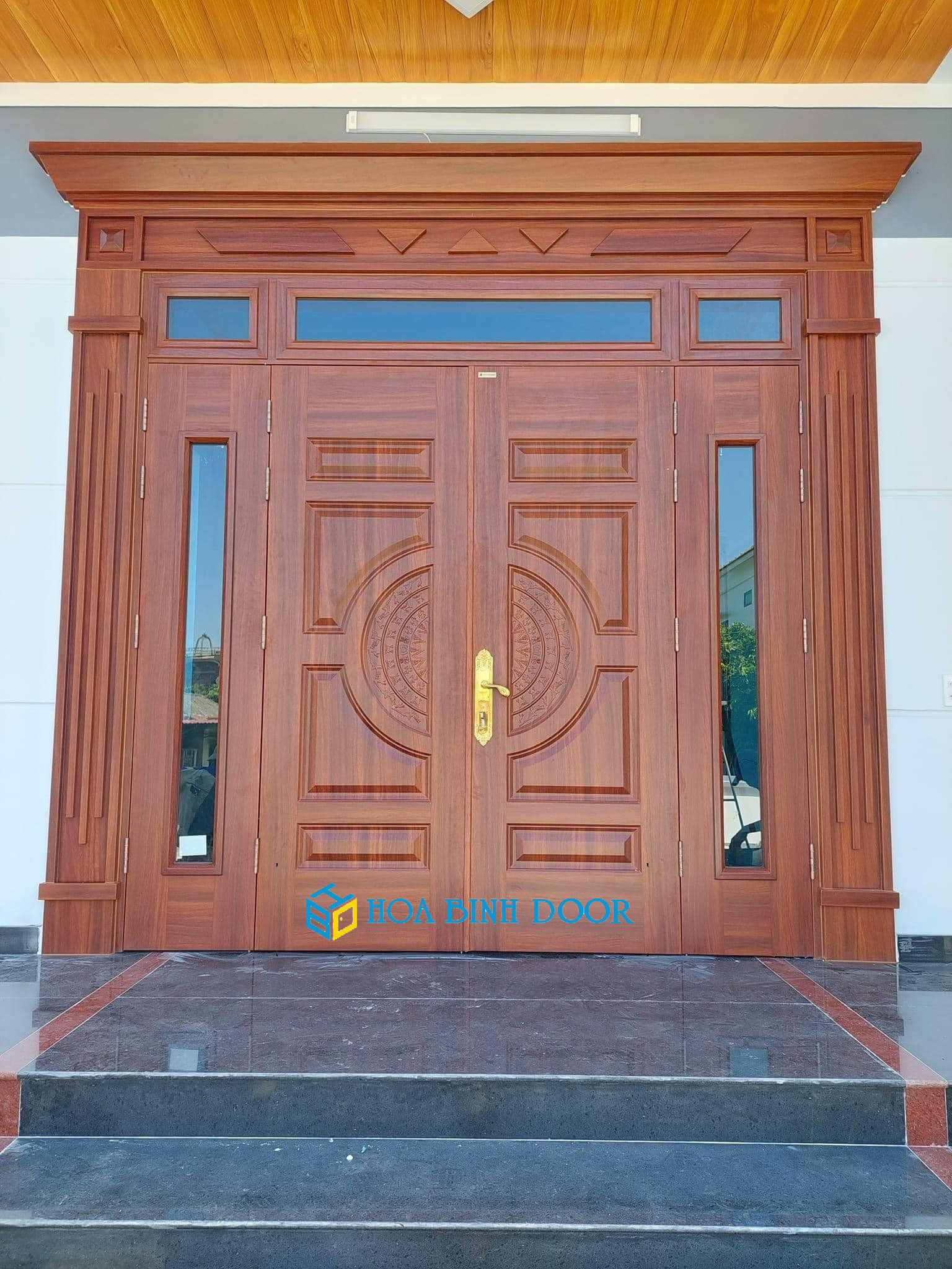 Cua-thep-van-go-4-canh