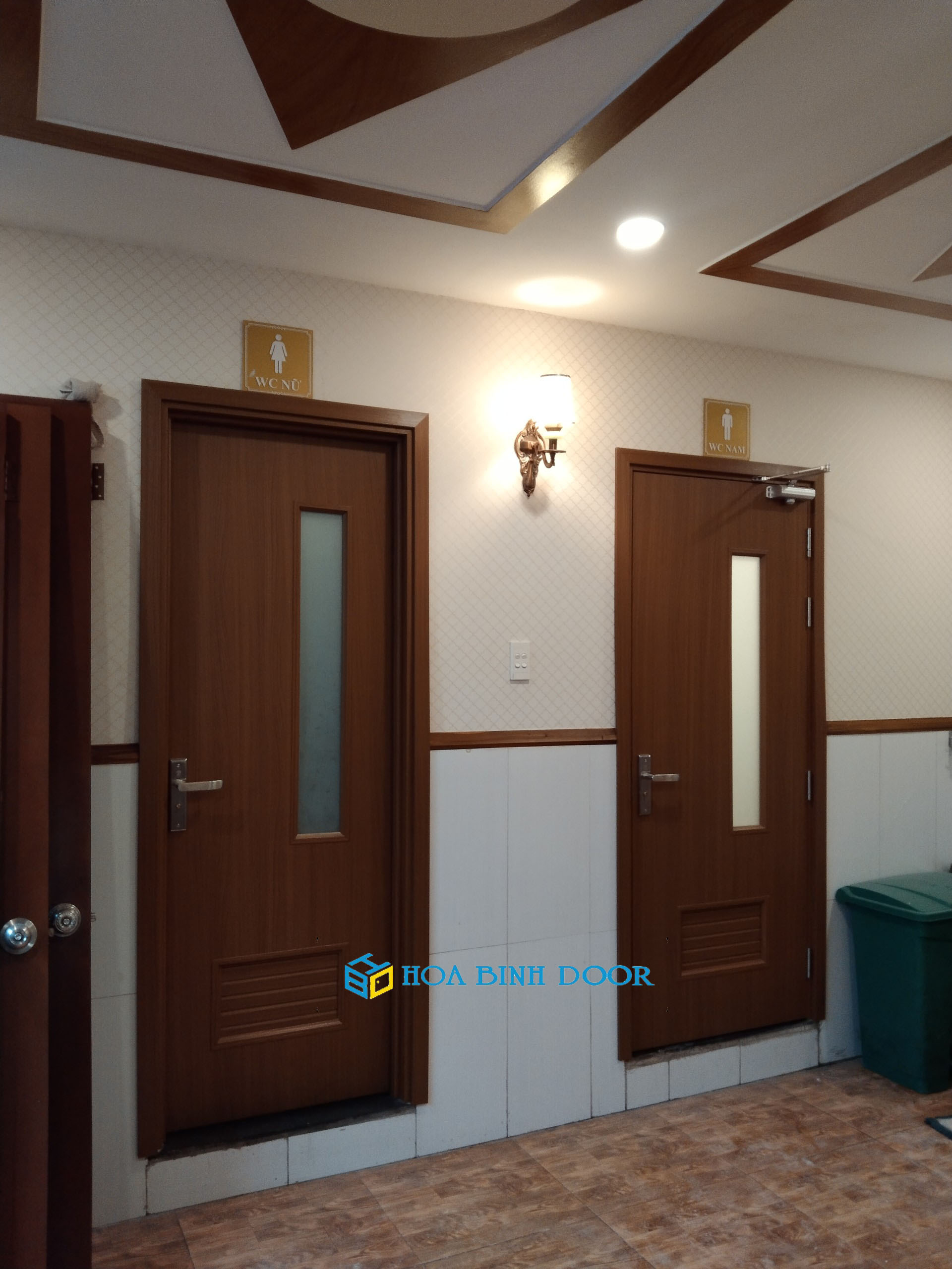 cửa nhựa composite mẫu ô kính và lá sách
