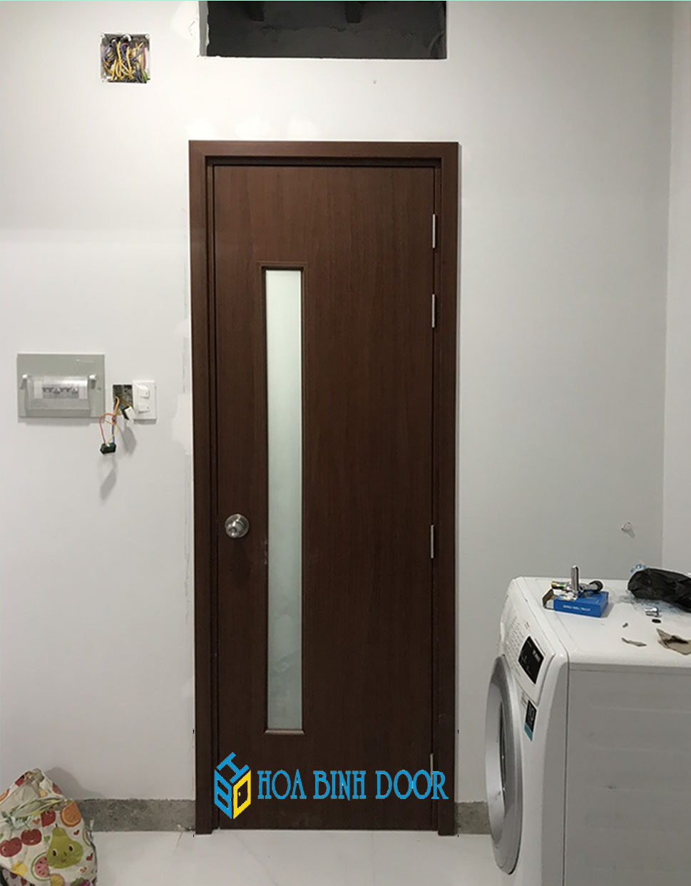 Cửa nhựa composite mẫu ô kính tại Quận 6