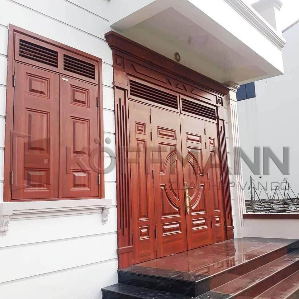 Mẫu cửa thép vân gỗ 4 cánh