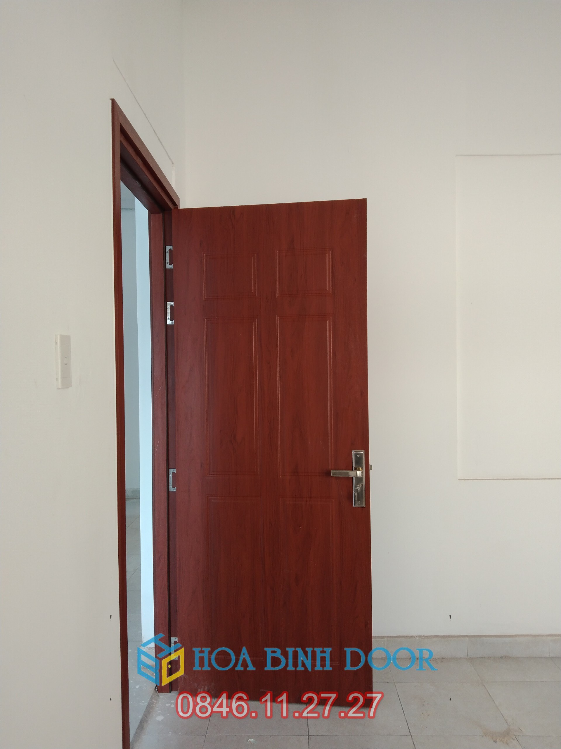 cua-nhua-composite-tai-long an