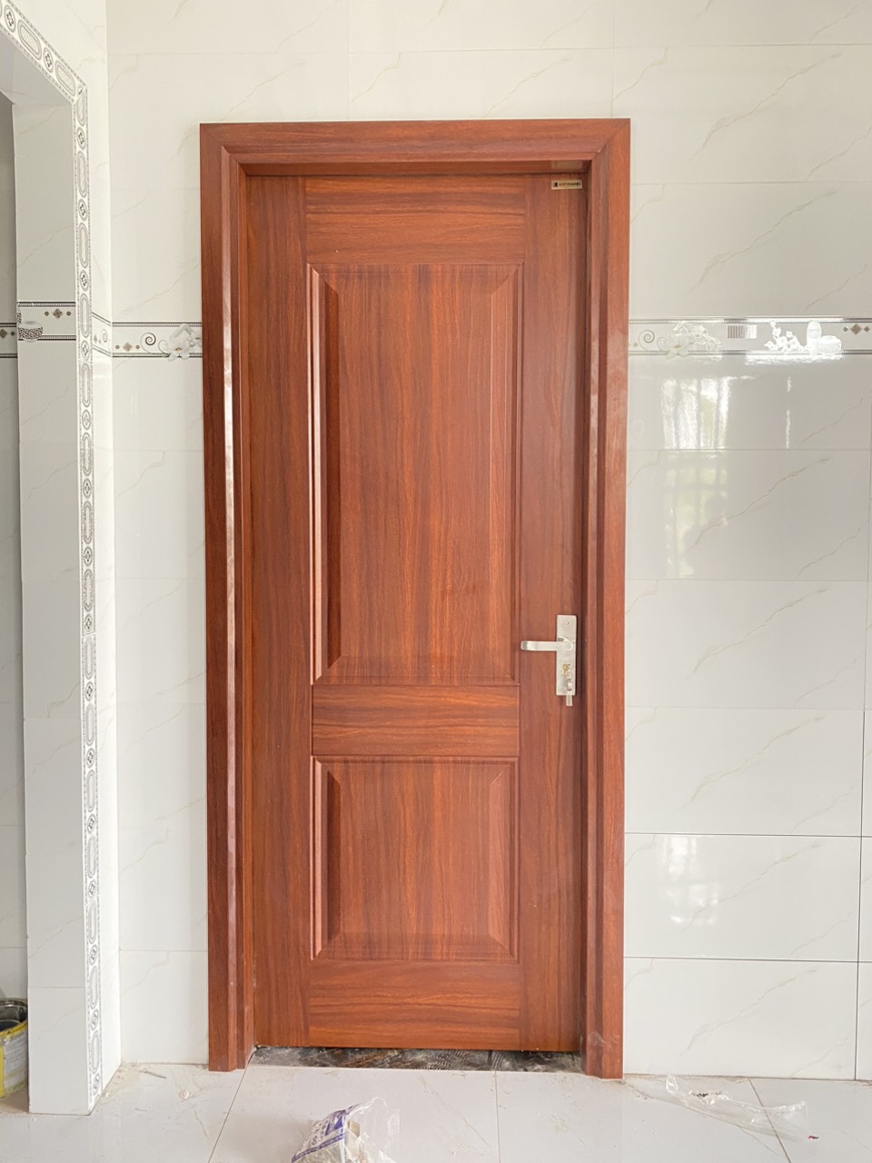 cua-thep-van-go-1-canh-tai-can-giuoc-long-an