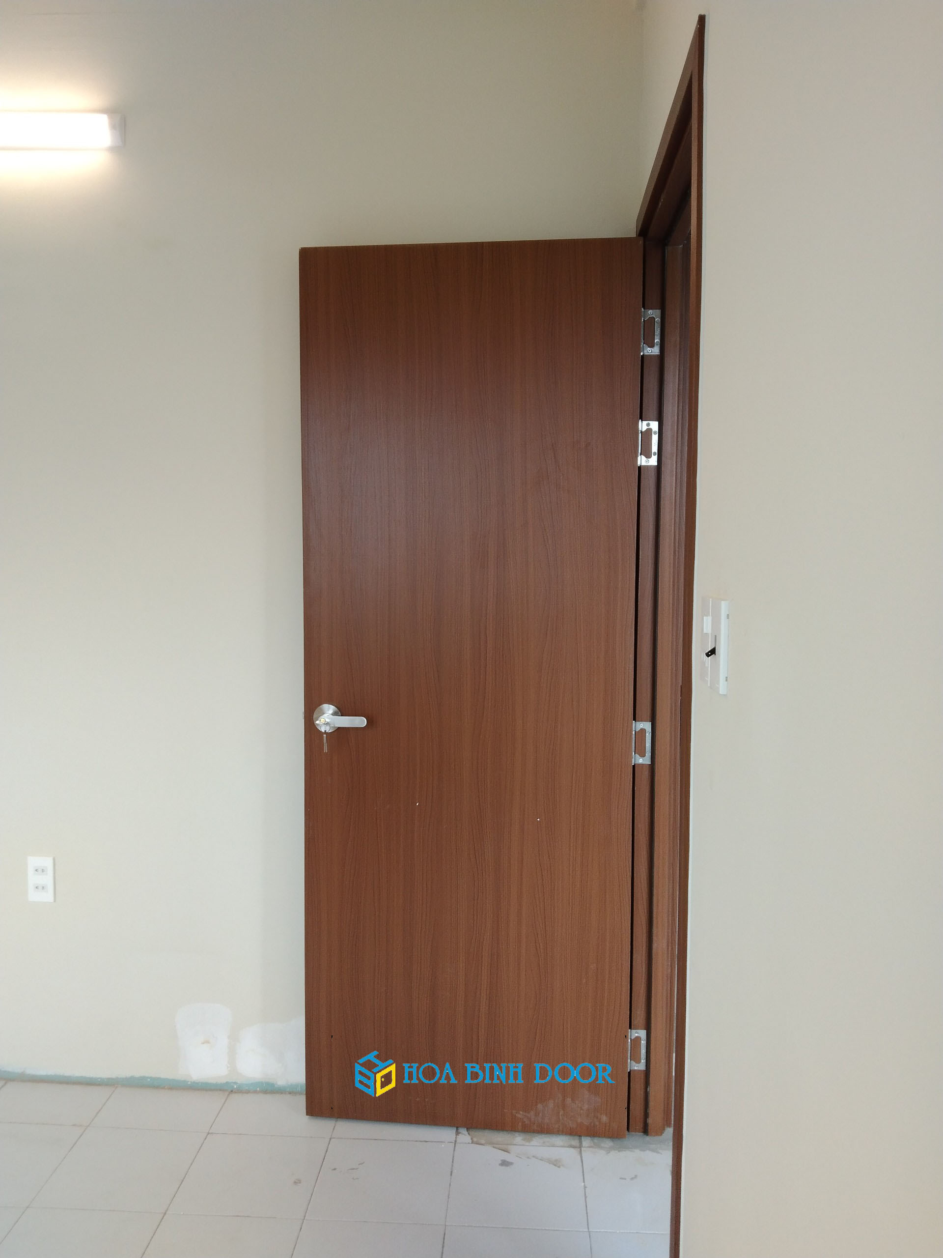 cua-nhua-composite-tai-quan-3