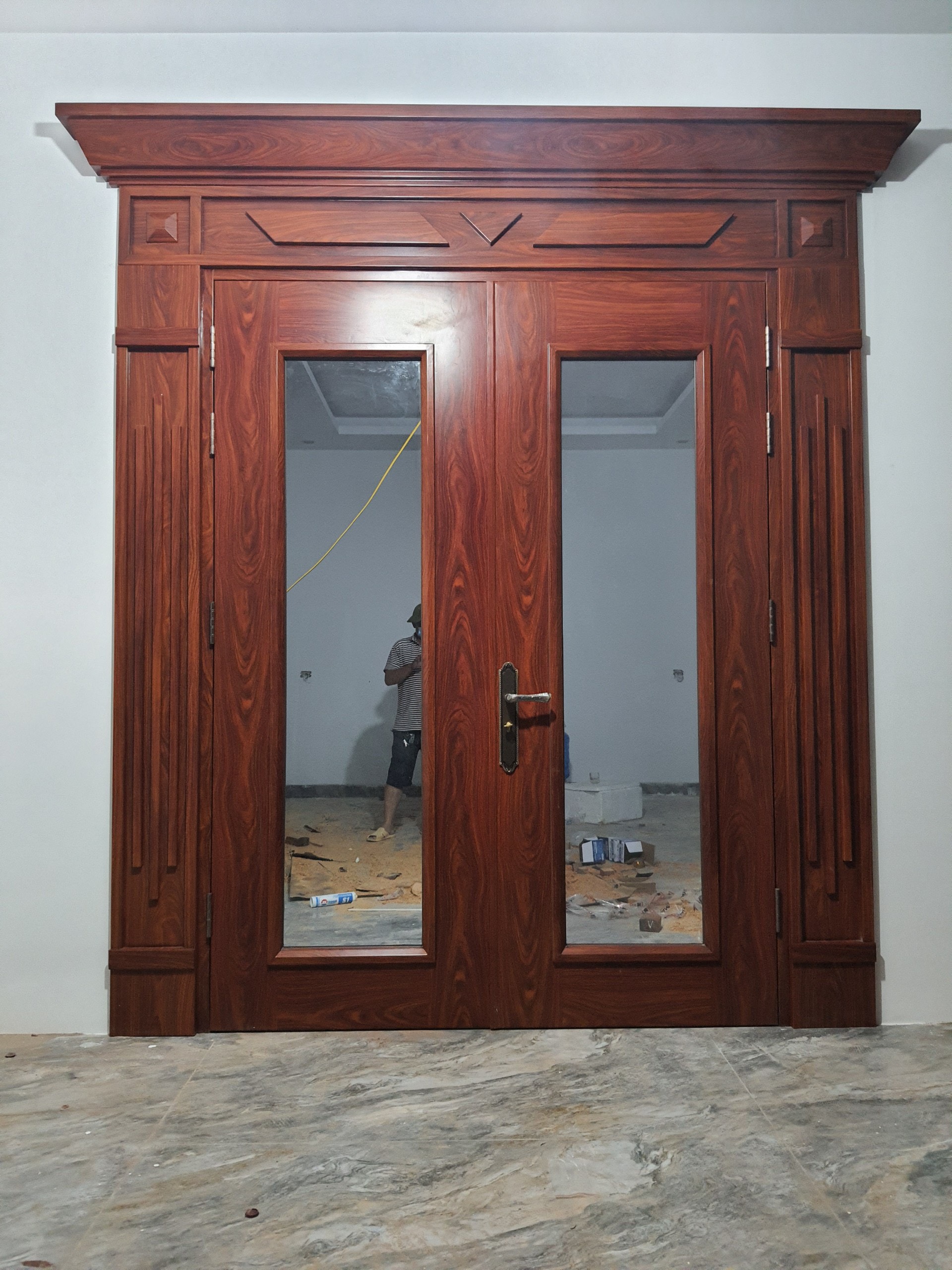 cua-thep-van-go 2-canh-deu