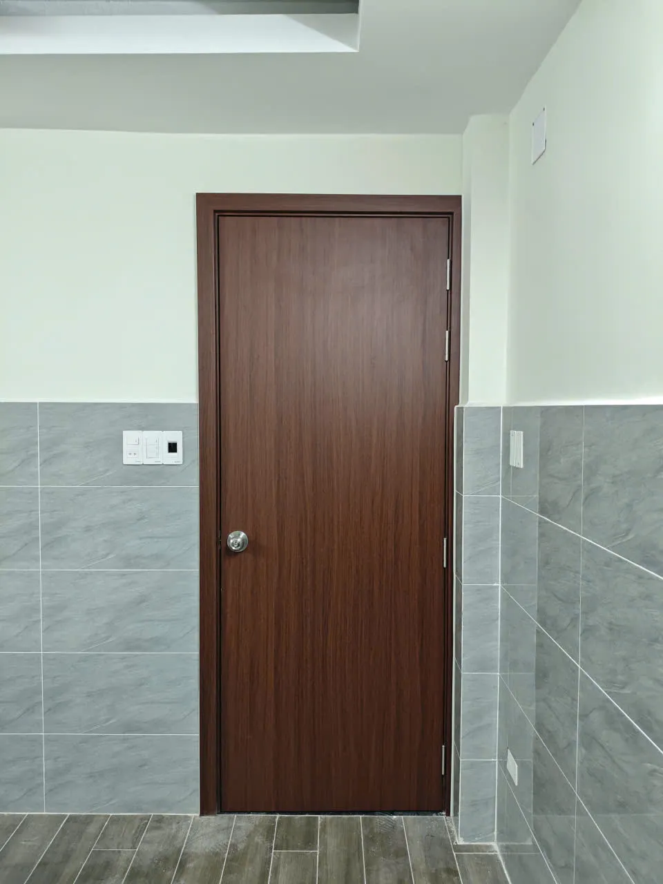 Báo giá cửa nhựa composite tại Linh Xuân